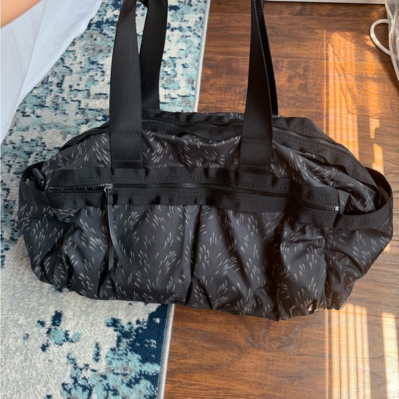 lululemon black duffle gym bag Taking multi Lululemon Run On Duffel -